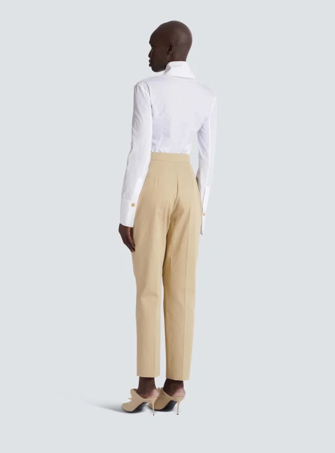 Darted 7/8 trousers in cotton gabardine Darted 7/8 trousers in cotton gabardine