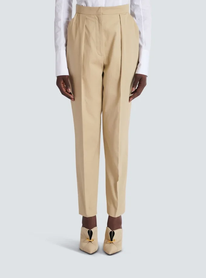 Darted 7/8 trousers in cotton gabardine Darted 7/8 trousers in cotton gabardine