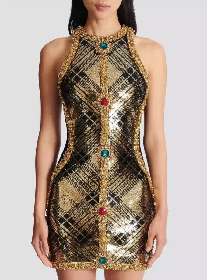Short sleeveless dress with plaid embroidery Short sleeveless dress with plaid embroidery