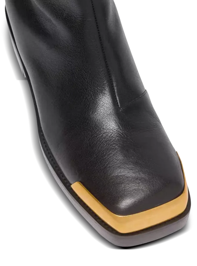 Square-toe boots in textured leather